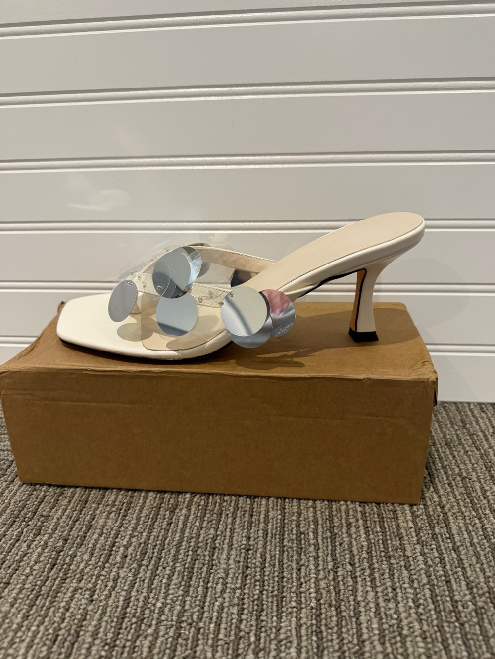 Amazon Heels - Picture 3 of 3